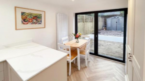 Lovely and Newly Refurbished 2BD Home Maze Hill
